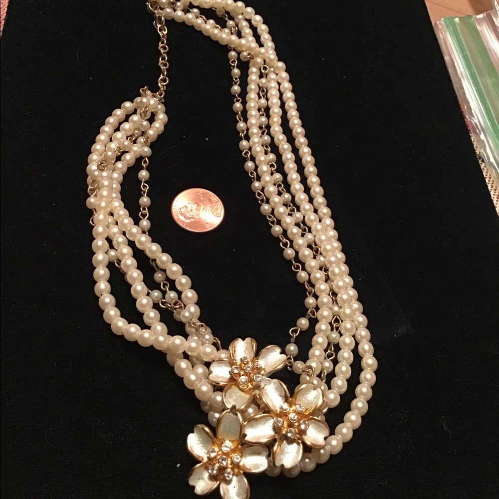 VINTAGE MULTI STRAND LEARL NECKLACE W FLOWERS